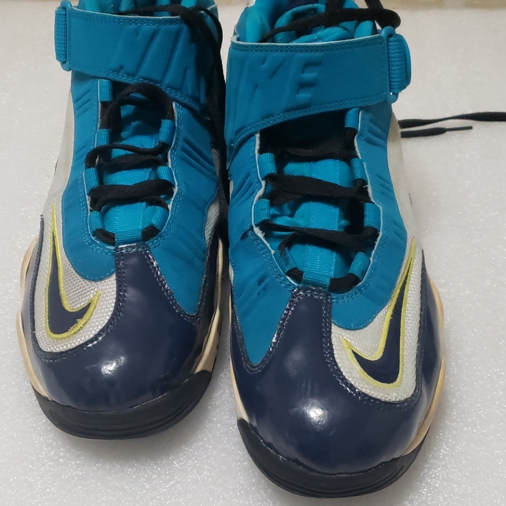 NIKE - Picture 8 of 16